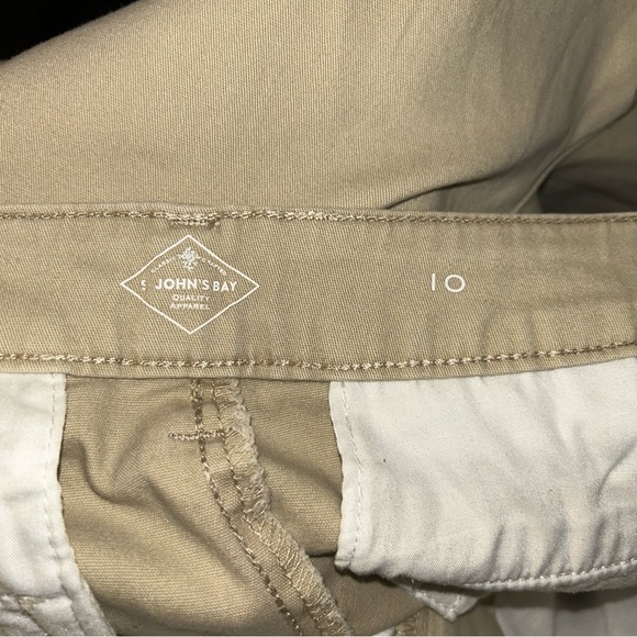 St. John’s Bay khaki shorts women size 10 - Picture 3 of 4